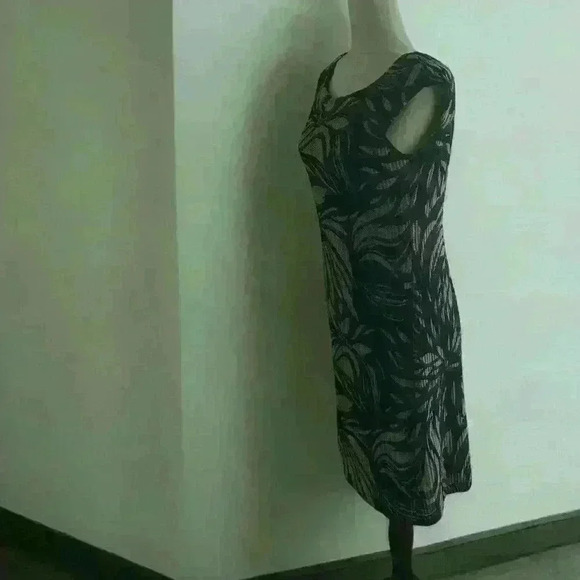 Connected Apparel Dress - Picture 4 of 5